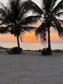 Everything as pictured. kayaks, outdoor fire pit, huge tiki hut for shade and pool was the perfect size.