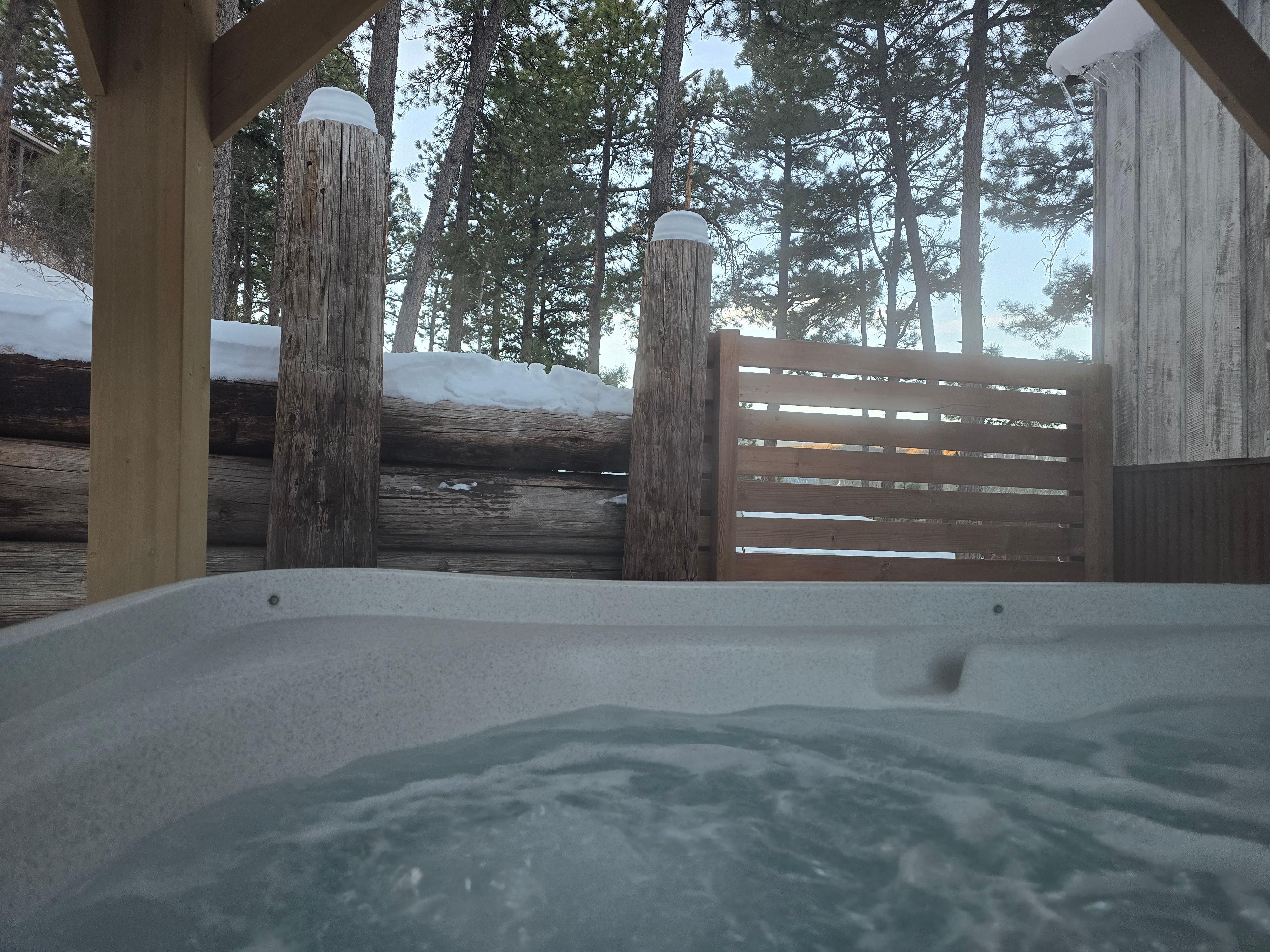 Mountian view for sunrise in the hot tub!