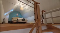 Vue de la "chambre 3" , en fait une mezzanine donnant sur les 2 étages