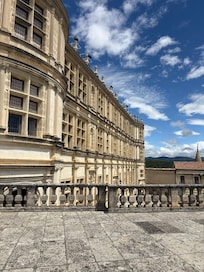 Façade du château de Grignan