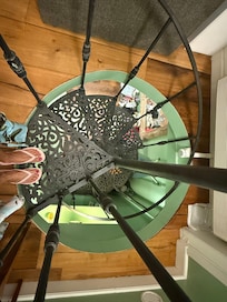 Spiral staircase size 7