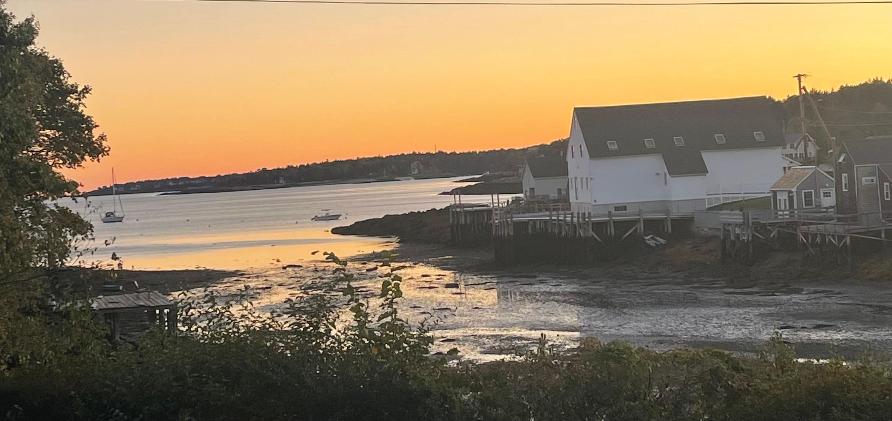 Stunning sunset from the property. 