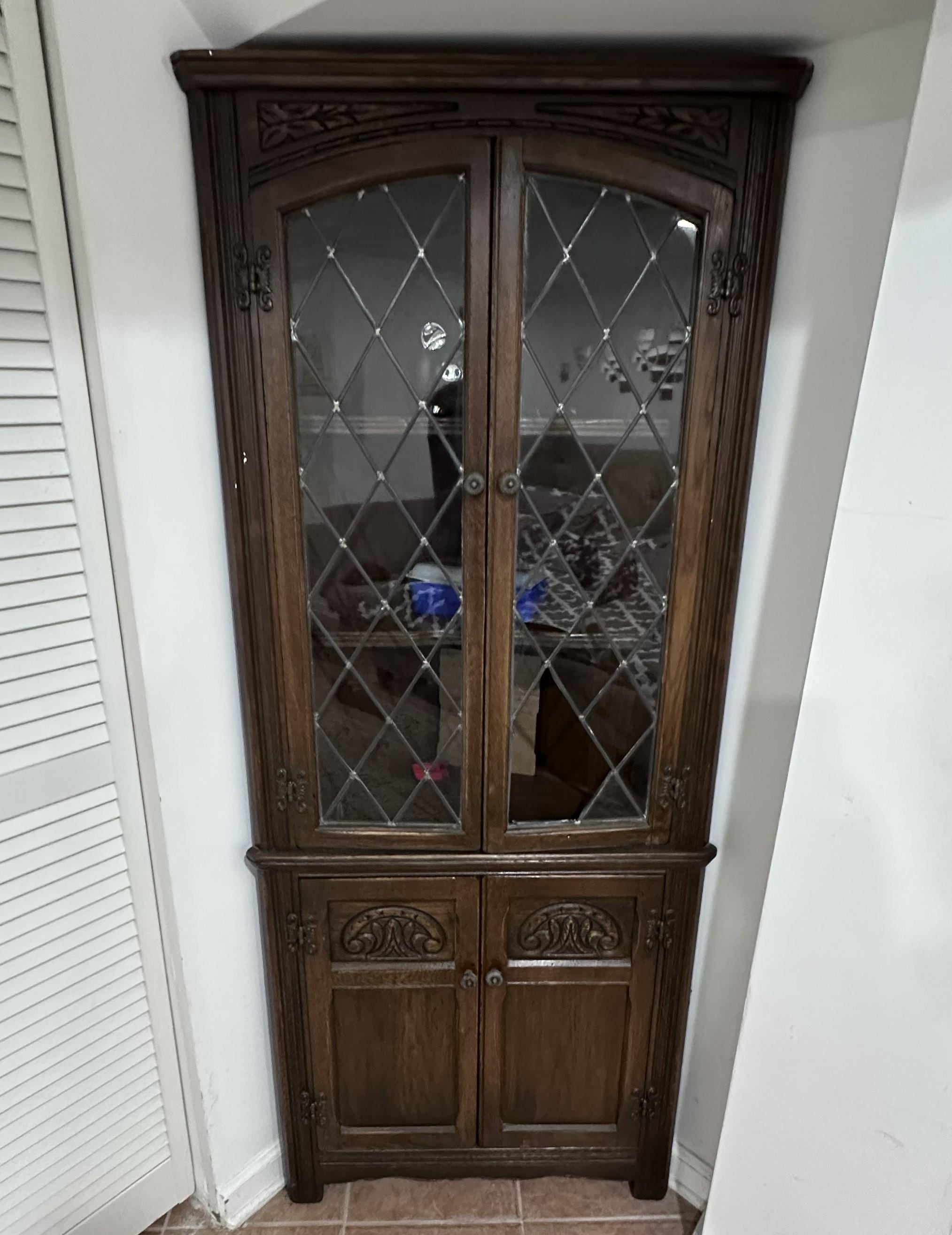 Cabinet broken (unsafe for children)