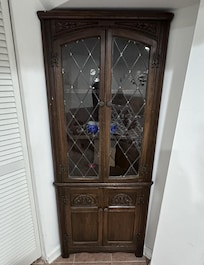 Cabinet broken (unsafe for children)