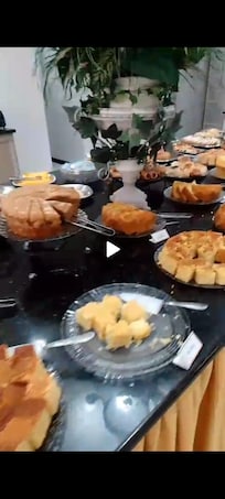 Mesa do café.