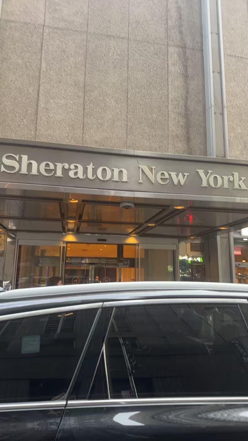 À quelques mètres de Broadway, central Park, Times square et la 5th avenue . Idéal pour les balades nocturnes