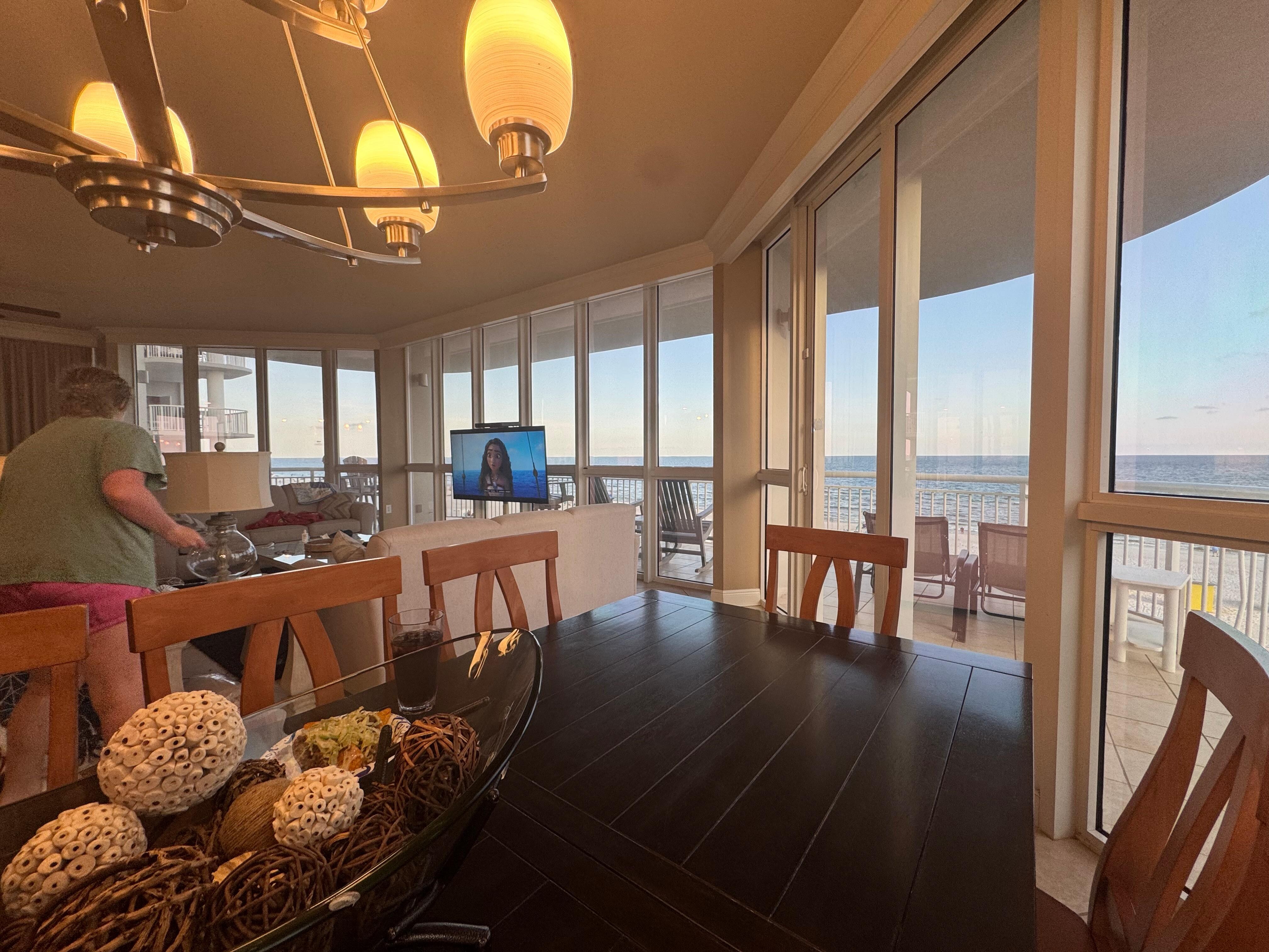 Dining/living room 