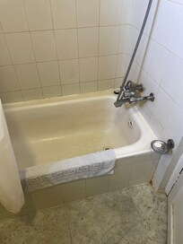 水やお湯の勢いがなく、体を洗い辛い。