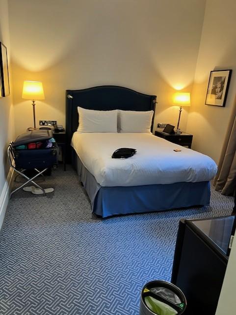 clean and amble room for 2 extra large suitcases, comfortable bed!