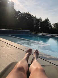 Relaxing by the pop