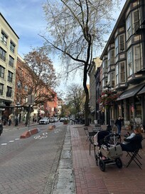 Walking distance to Gastown