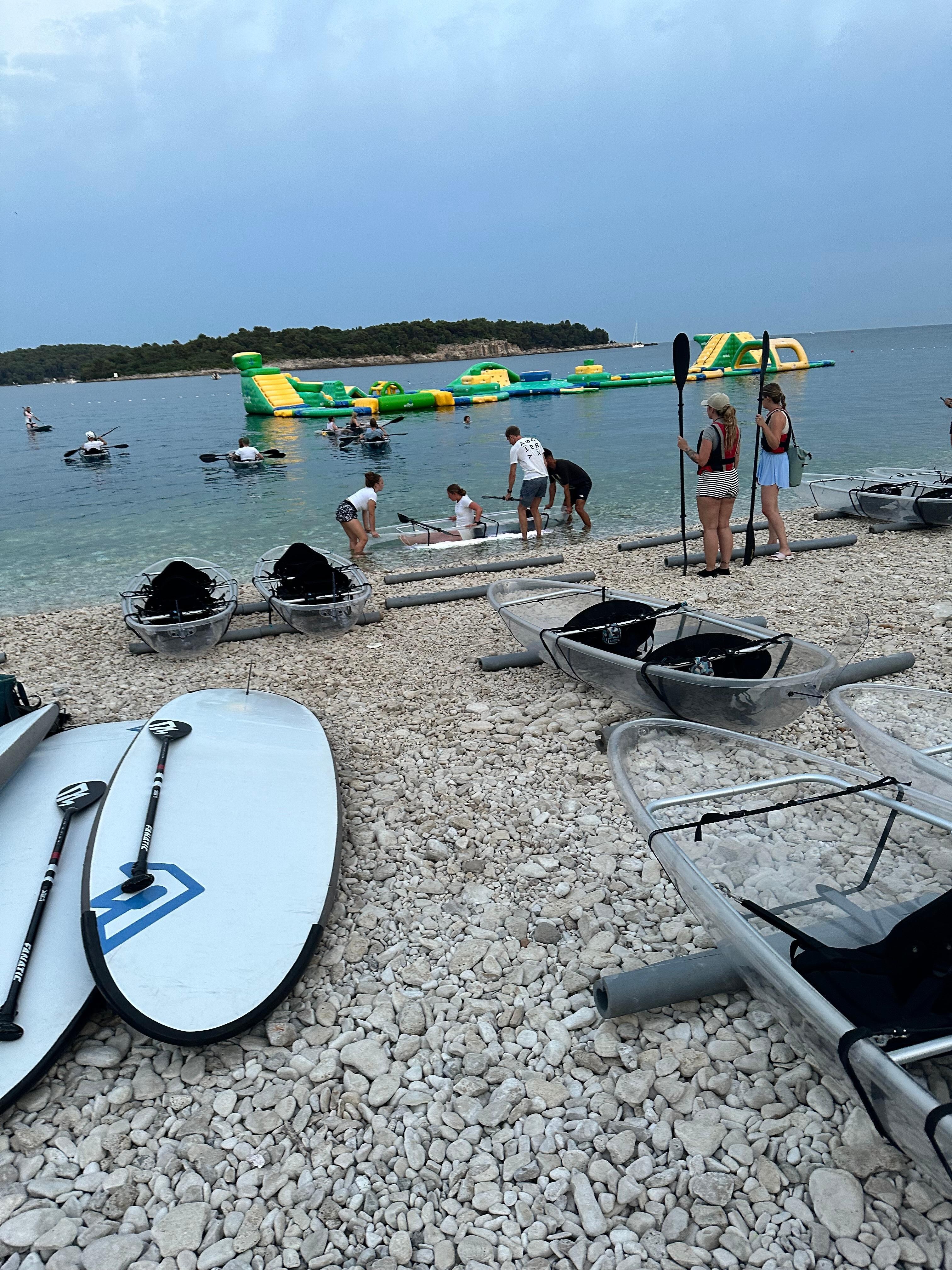 Der er mulighed for at leje kajak, padleboard osv tæt på.