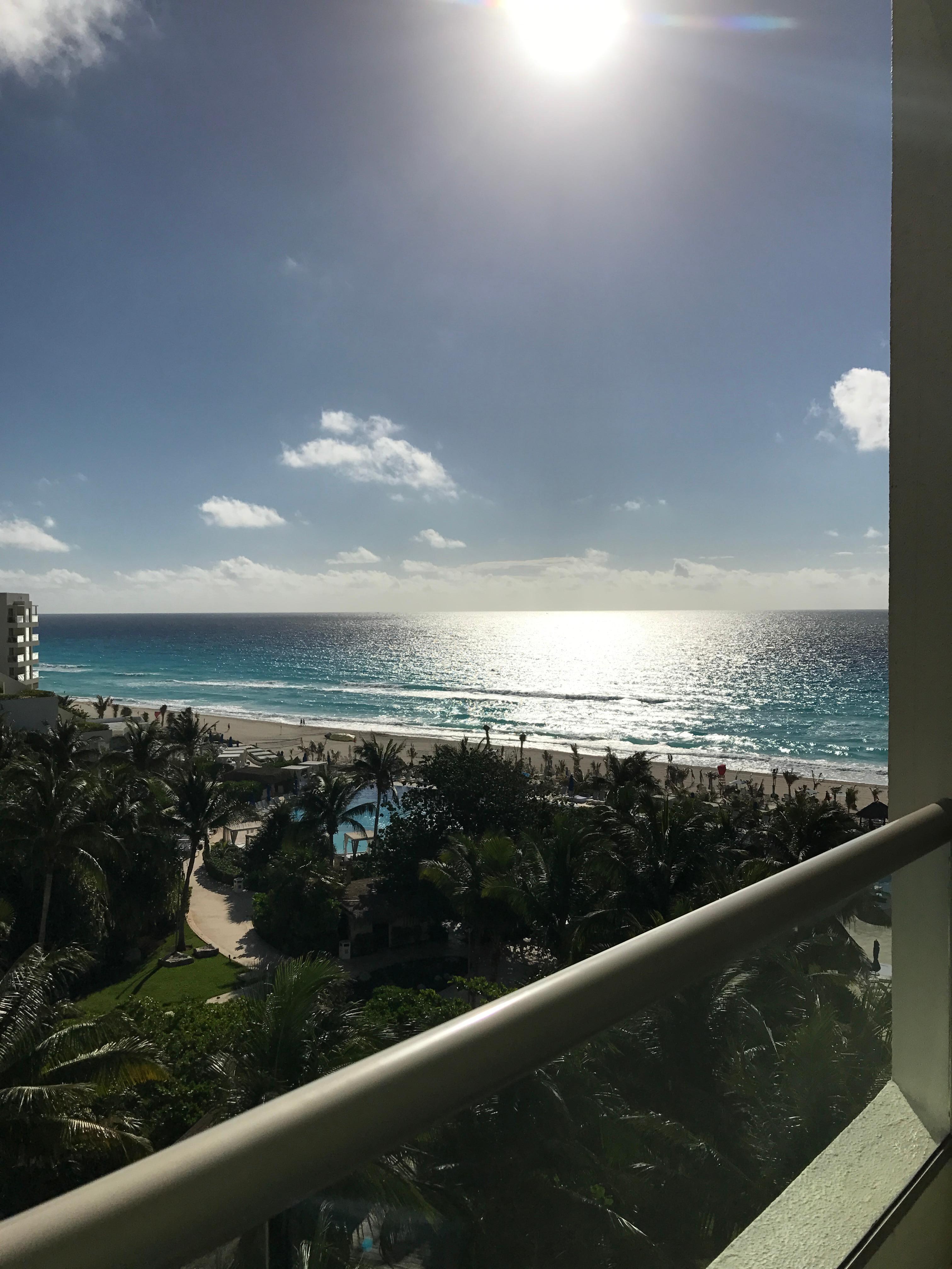 Partial ocean view balcony room