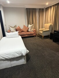 We paid for family room of 4 but there was one bed so the launch was converted into another bedroom and 1 slept on the couch . And one had to look for alternative accommodation as there was a baby 👶 room was not conducive