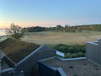 Blick ins Grüne und teils auf die Ostsee