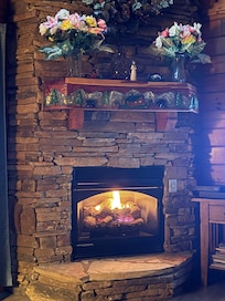 Warm cozy fireplace ❤️