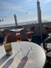Two free glasses of Prosecco