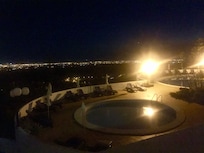 Vue de notre chambre by night