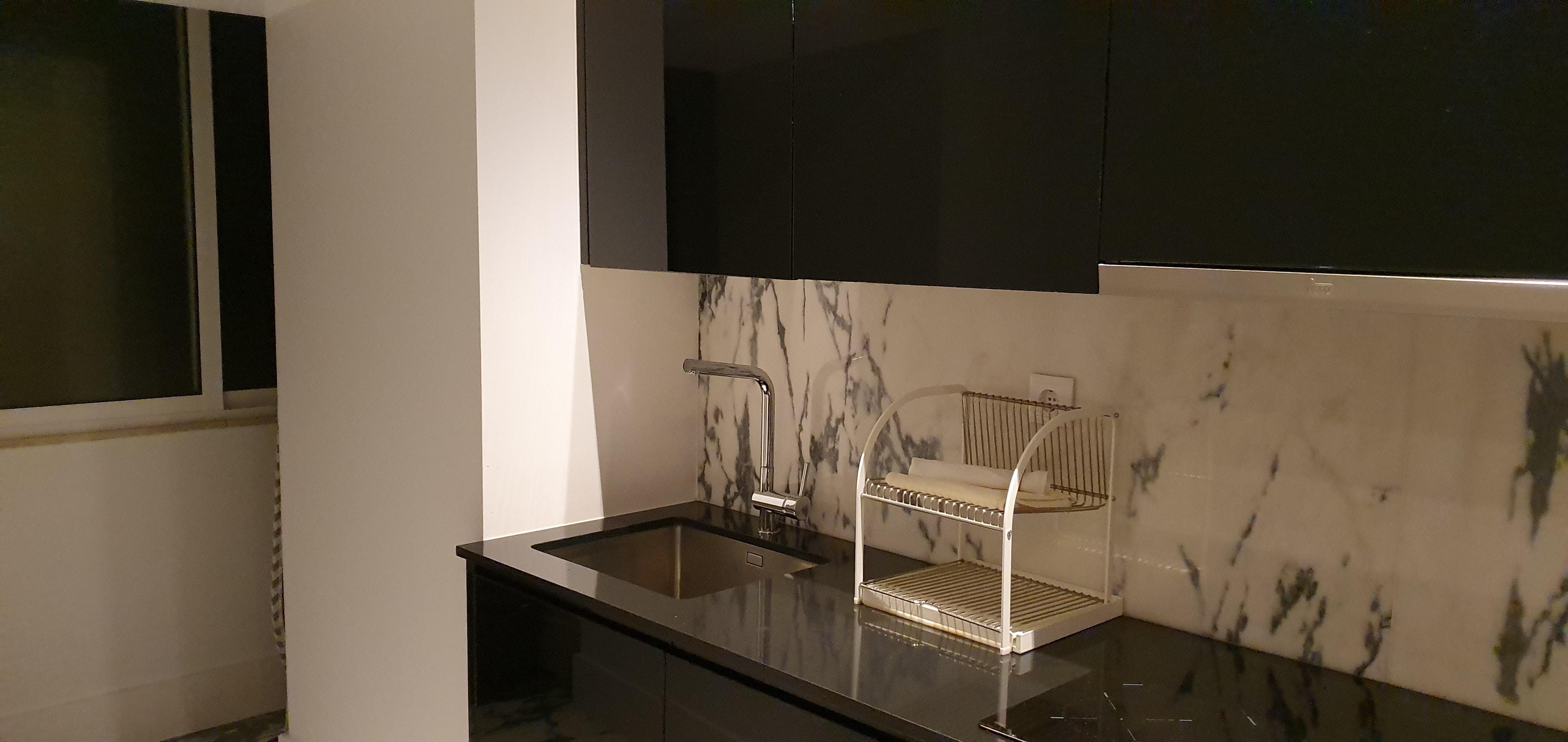 주방입니다. 식기류 모두 구비되어있습니다. 좋아요.