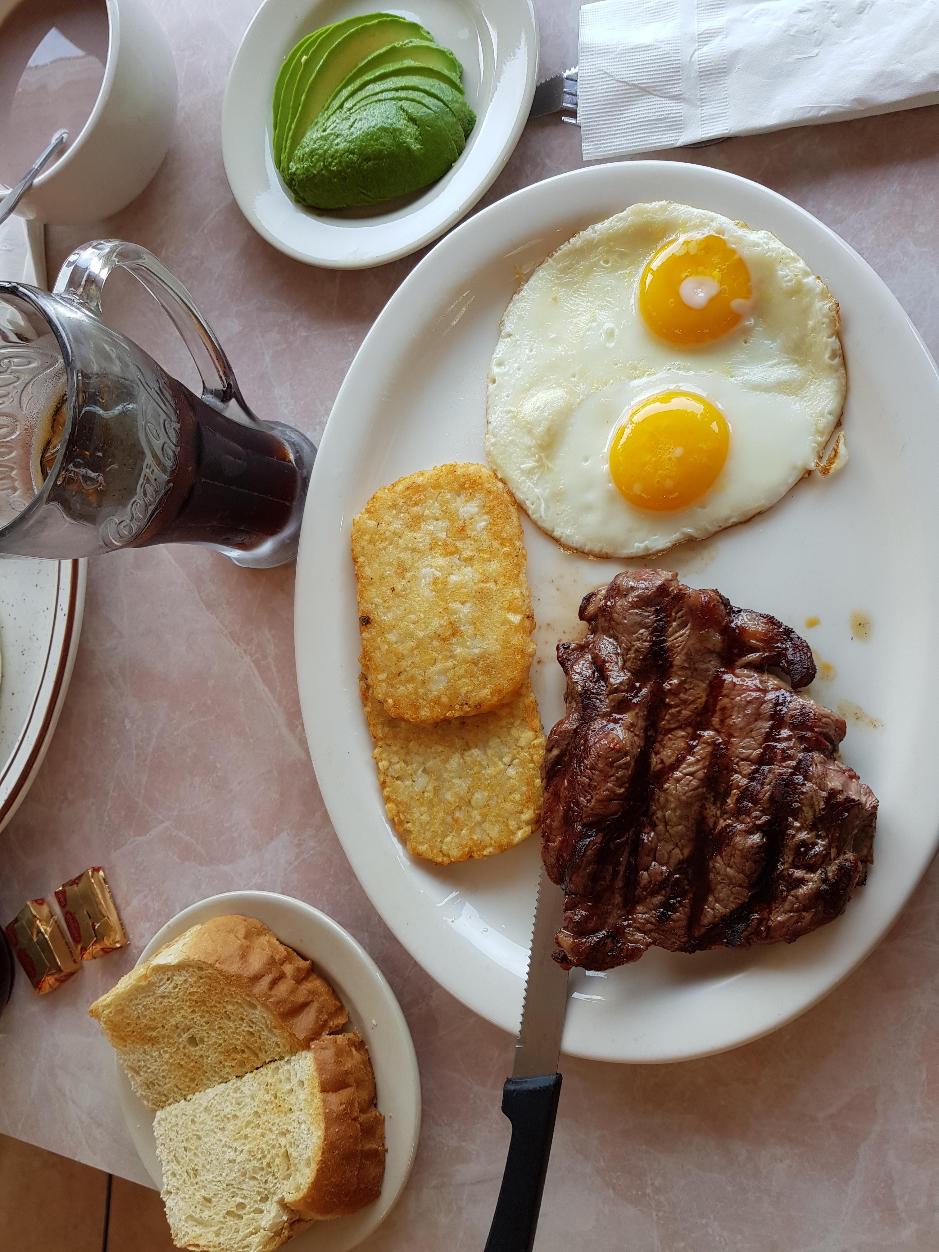 Breakfast à 3 minutes de l'hôtel 