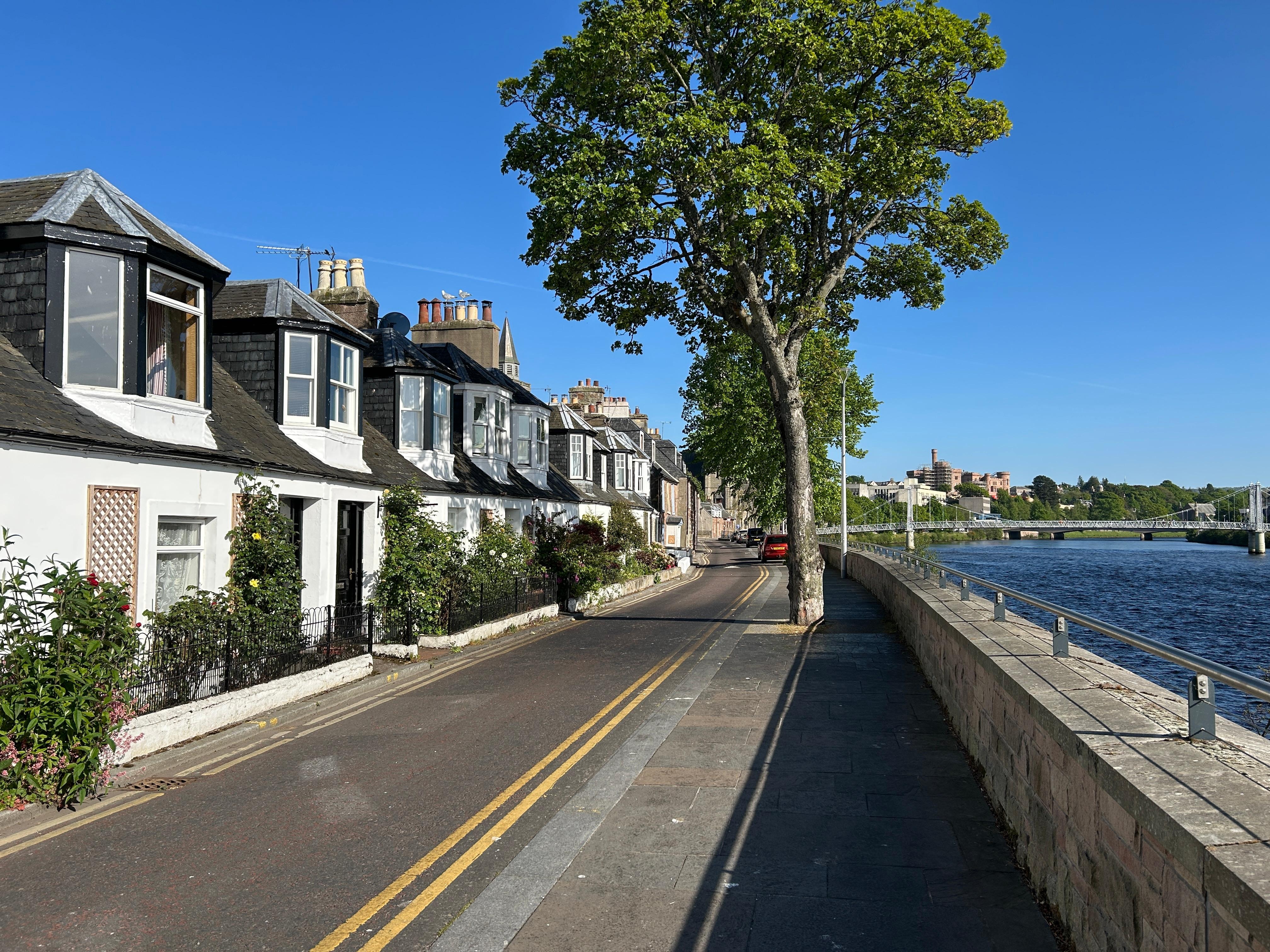 Short walk to the River Ness & City Center. 