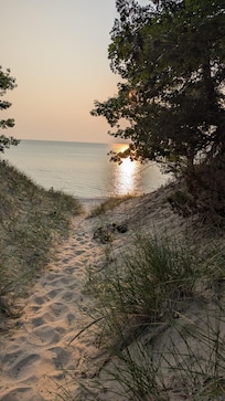 Close trail to the beach.