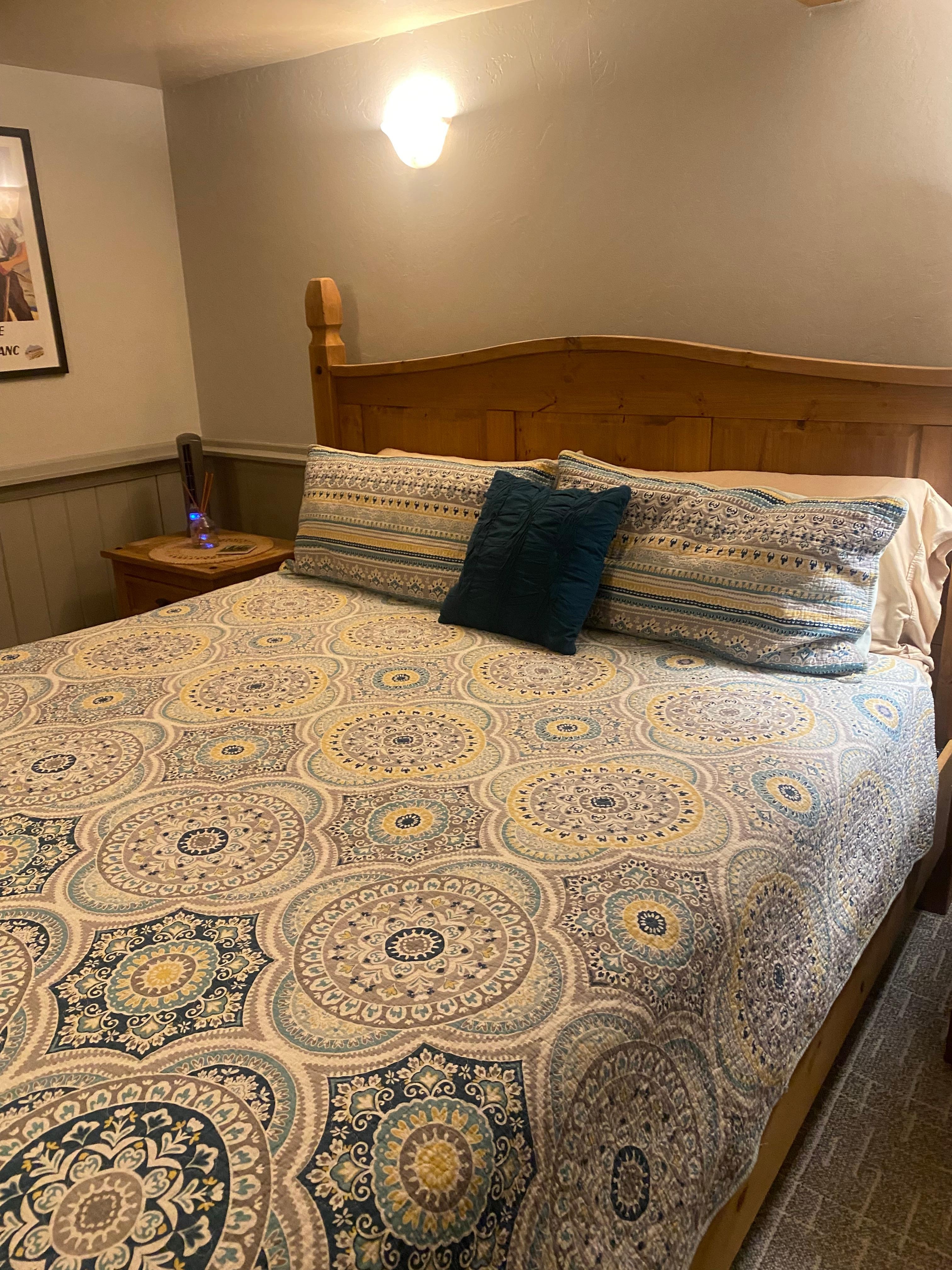 Bedroom with king size bed, very comfy