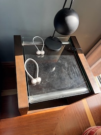 Dirty glas table when we check in