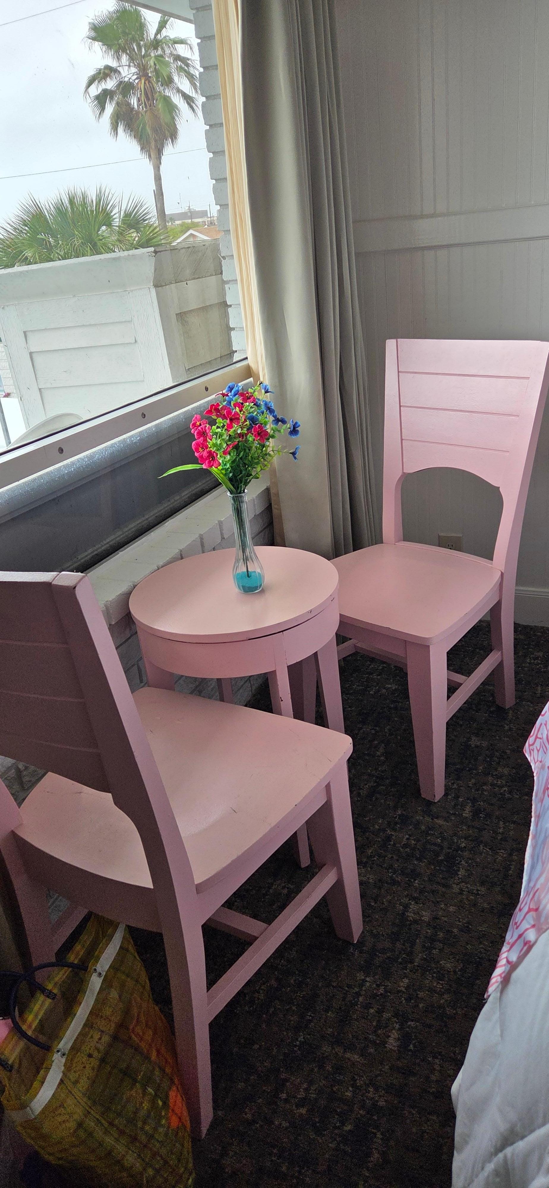 Pink chairs. Very chic!