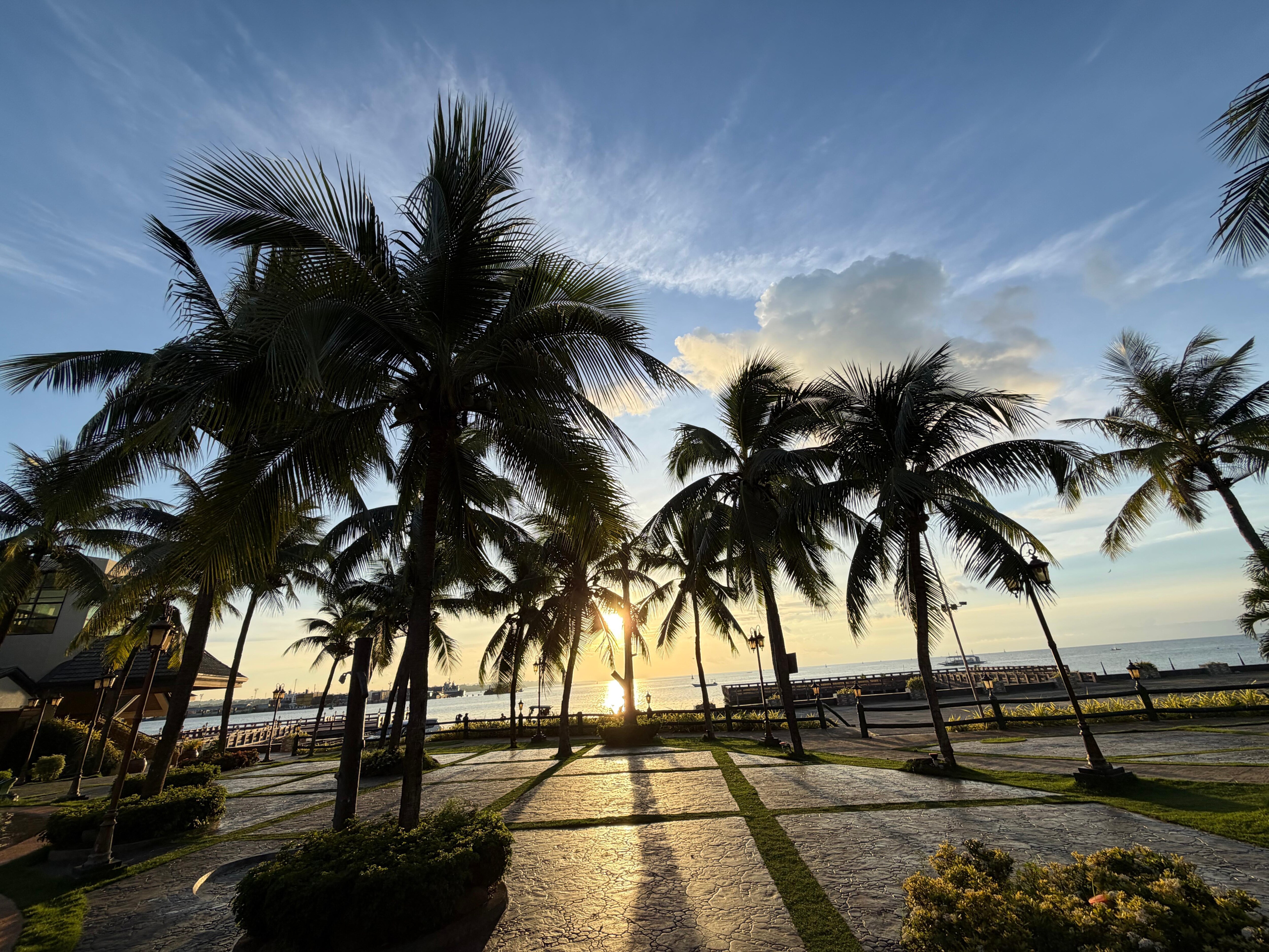 Nära poolen och utsikten mot havet.