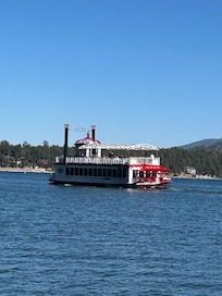 Este barco está muy bonito