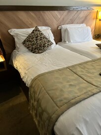 Twin bed double room