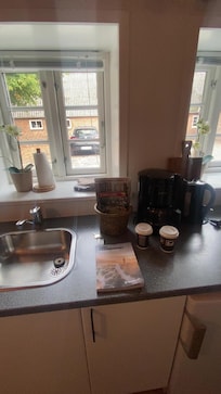 Alt nødvendig til to i køkkenet