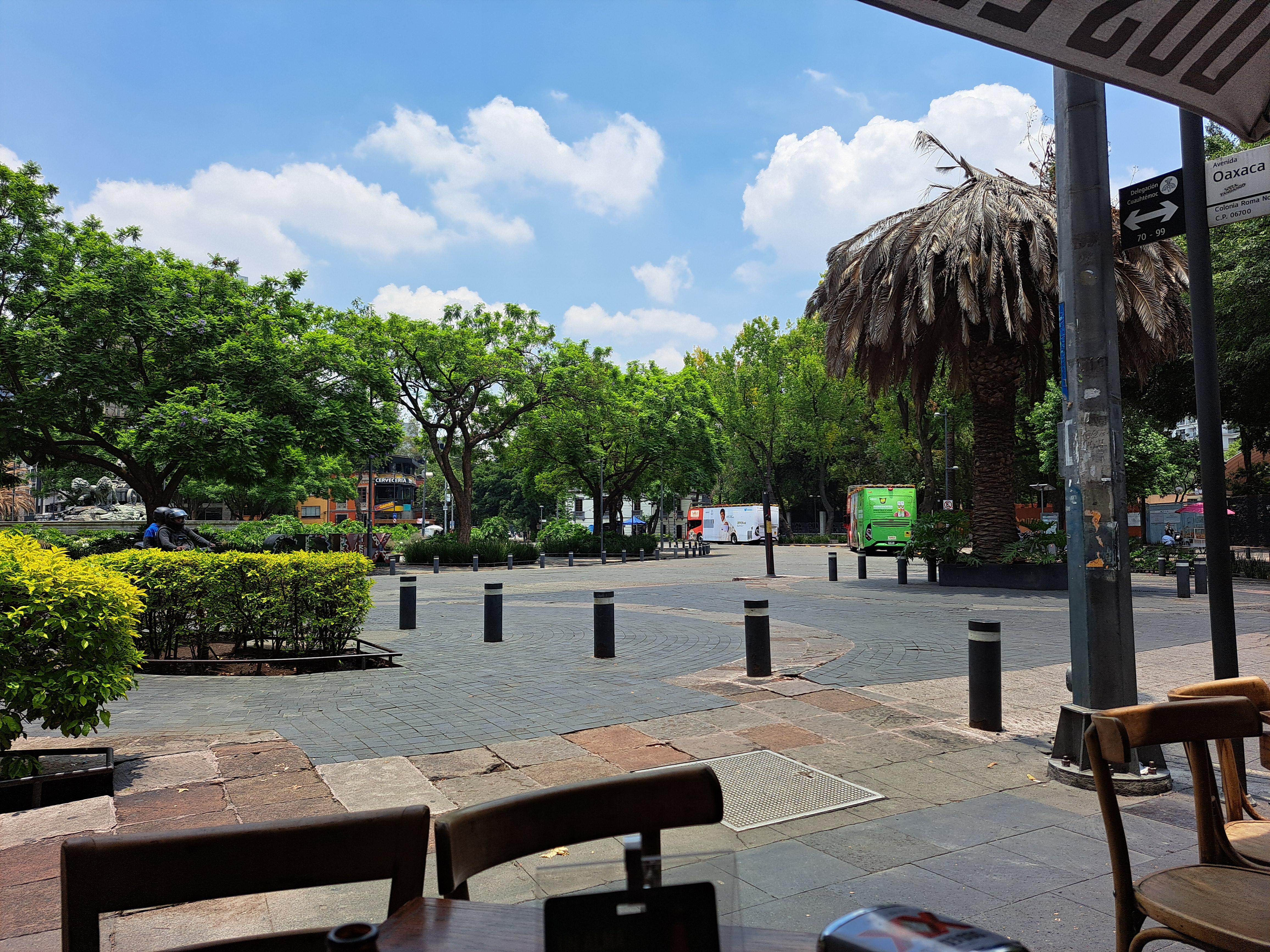 Forget the name of this open sidewalk reasturant / bar.it was close to the hotel.