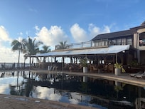 Pool/restaurant.