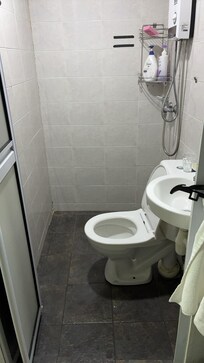 トイレにペーパーは置けません