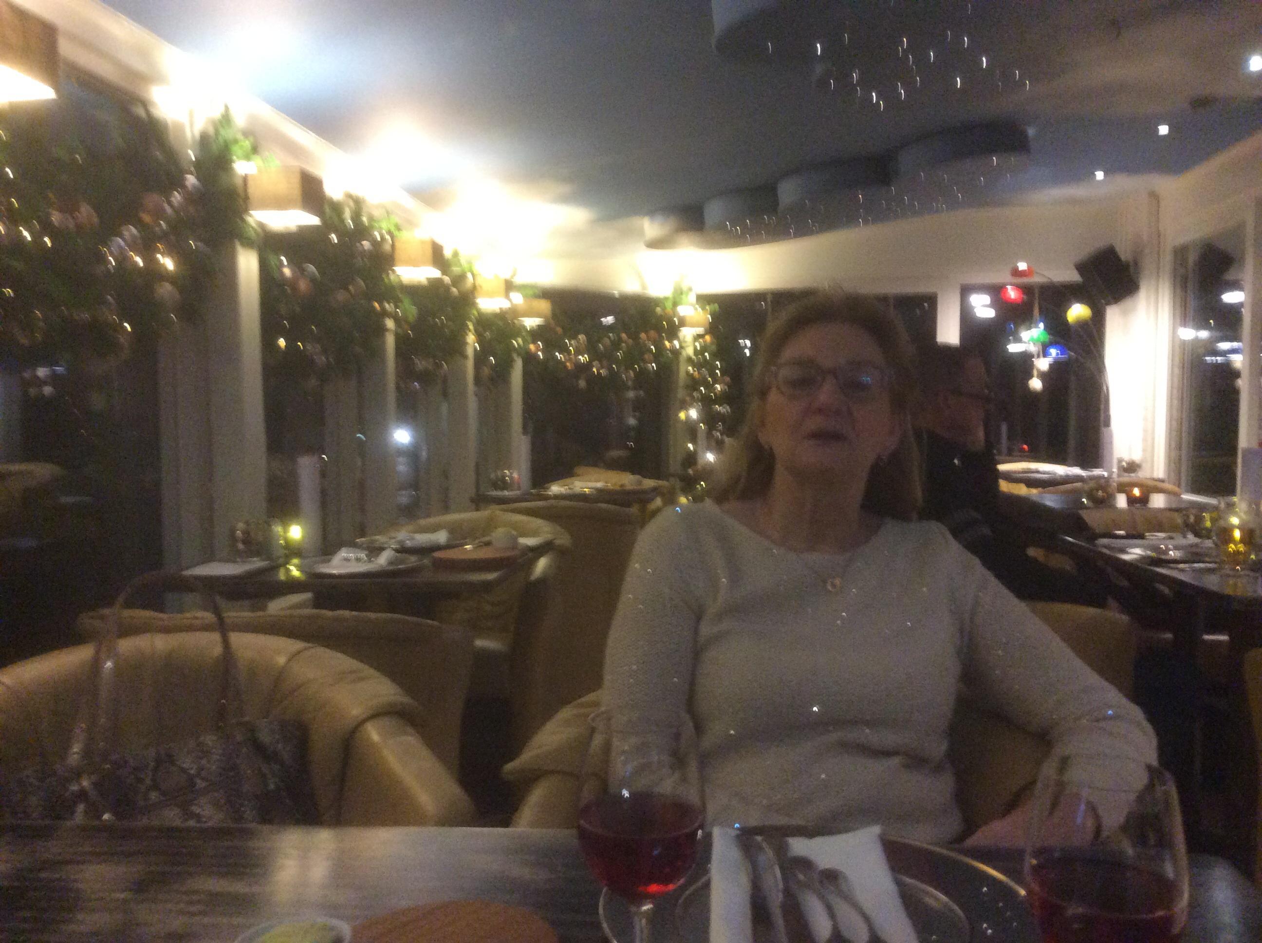 Resto bien decore