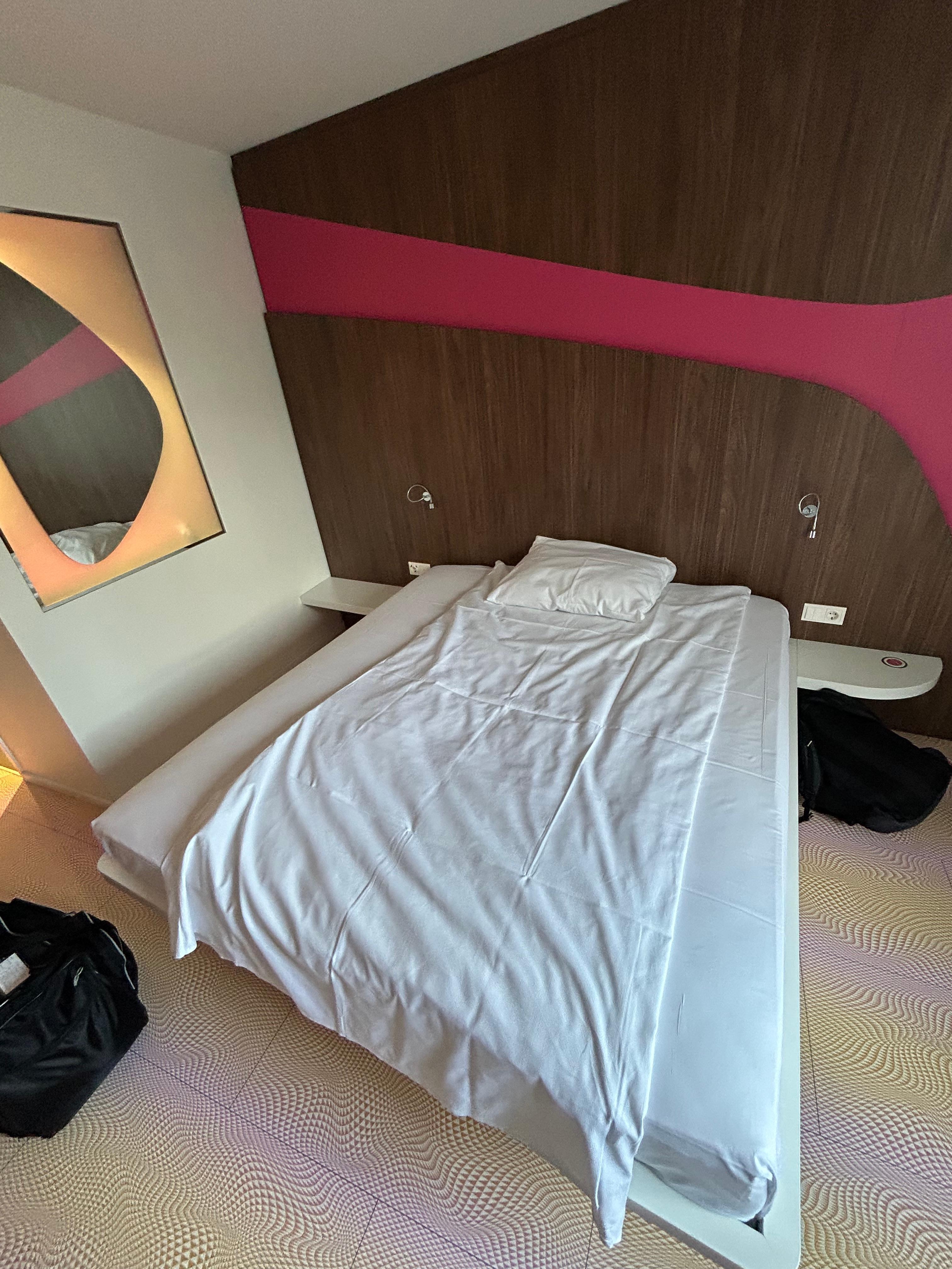 difficult to make use of the bed size with blanket and pillow shown