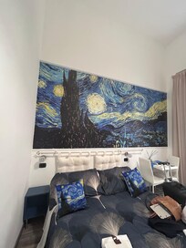 Van Gough Room