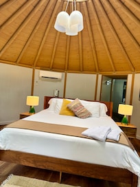 Warm colors and ambient natural light from all directions. Very comfortable bed and linens!