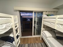 Kids bedroom - 2 sets of bunks