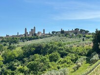 The walk into San Gimignano