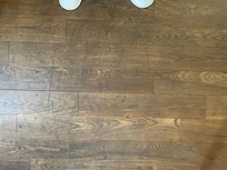 Fleckiger Ungepflegter Holzboden