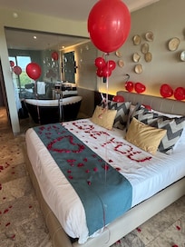 Maria from the hotel guest services set that up for my girlfriend and I. My girlfriend loved it.
