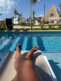 Swim out room relaxation!