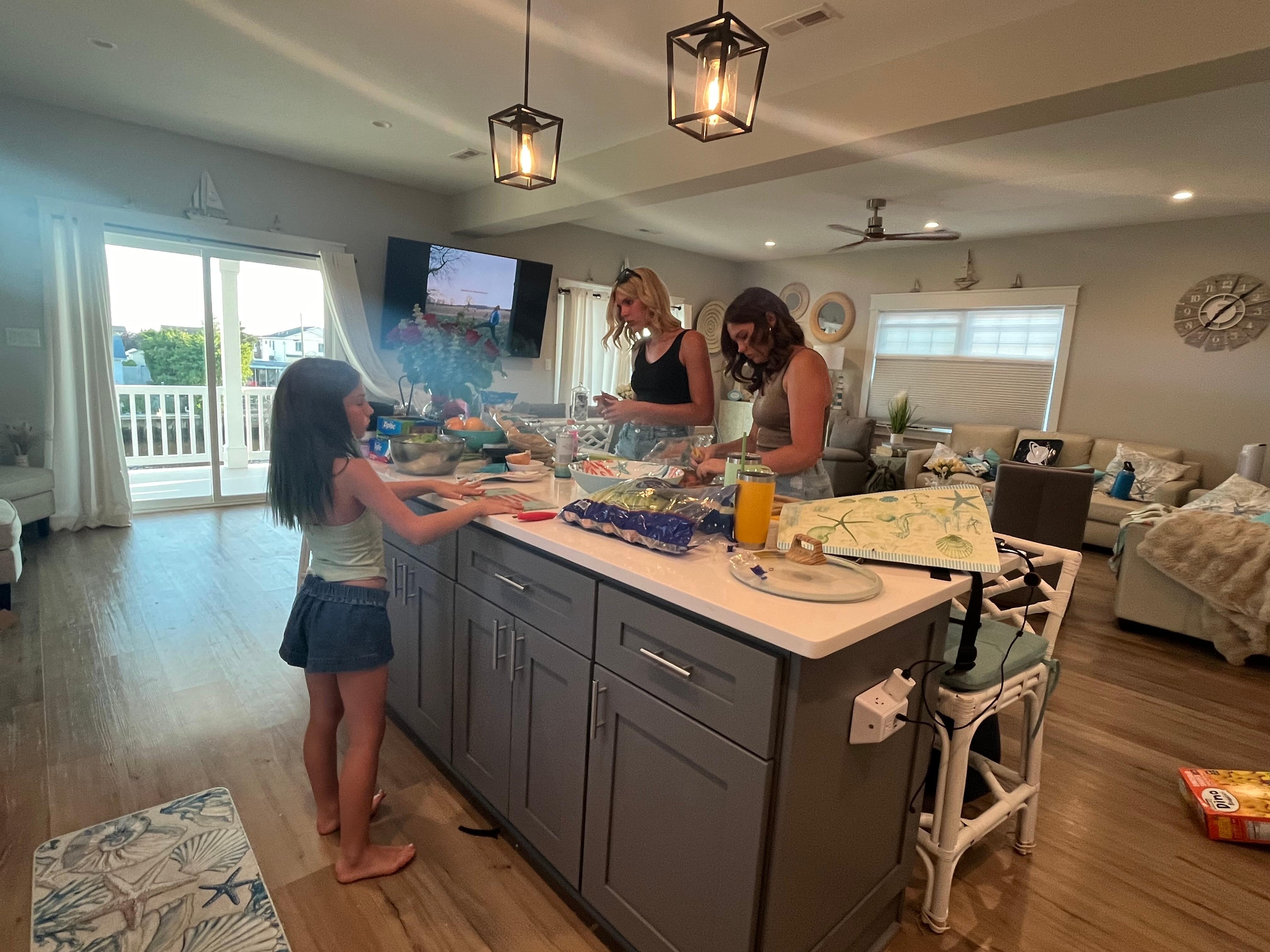 Open kitchen/familu area was always in use! 