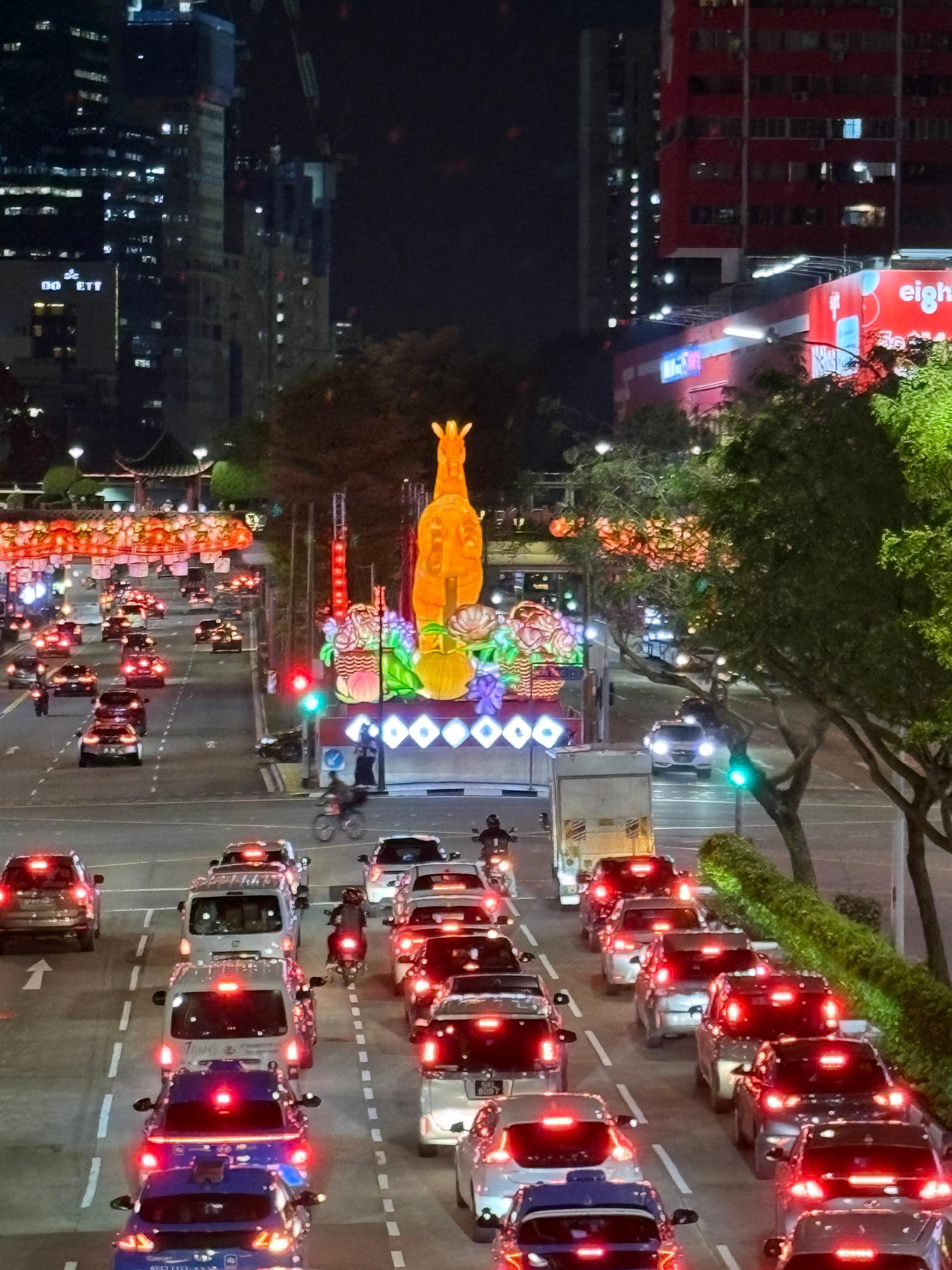 Just a couple blocks from china town and Clark Quay.