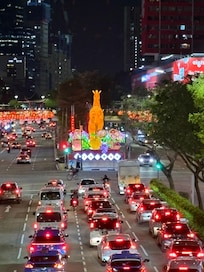 Just a couple blocks from china town and Clark Quay.