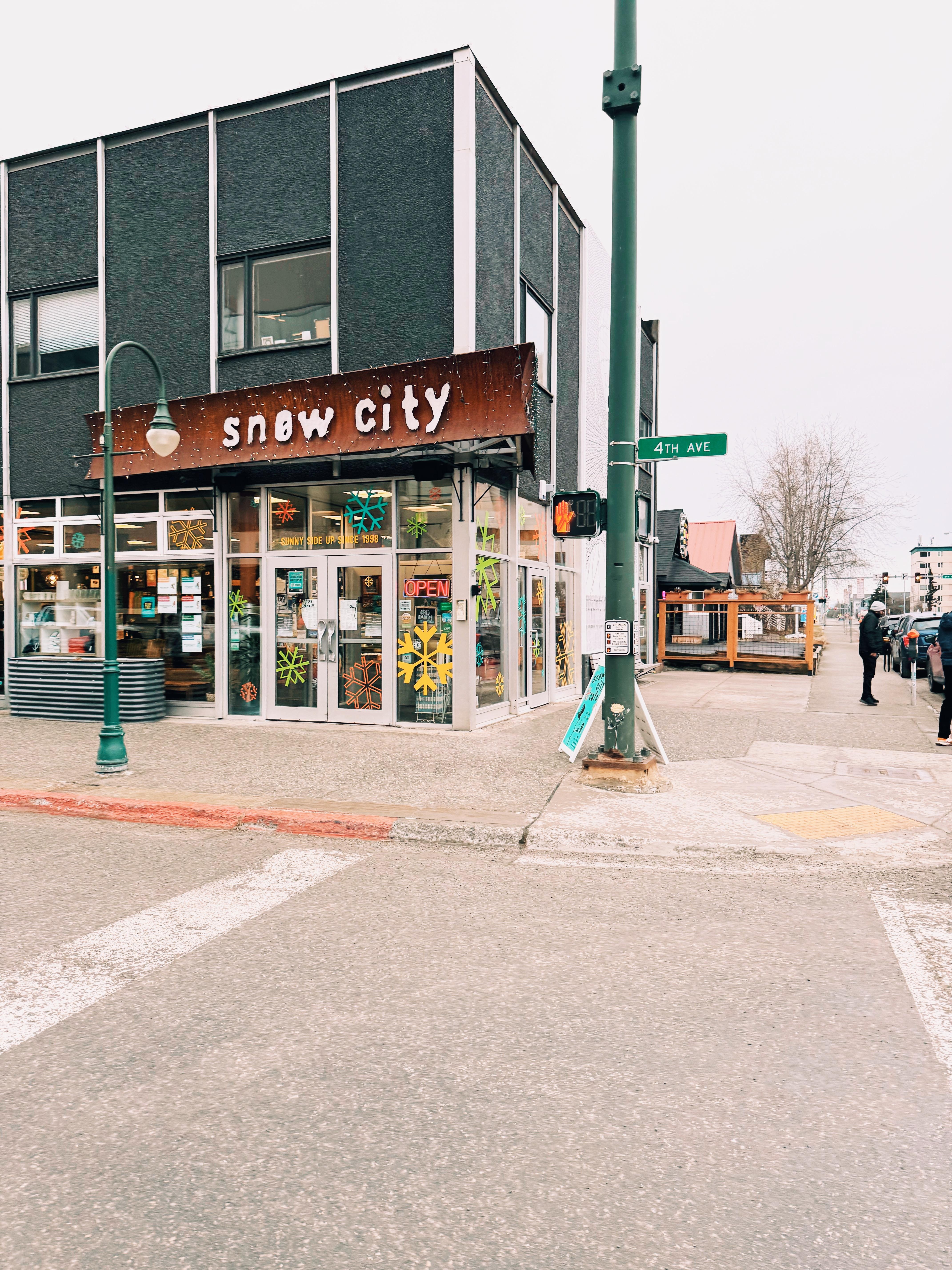 A fun little spot around the corner for breakfast/brunch!