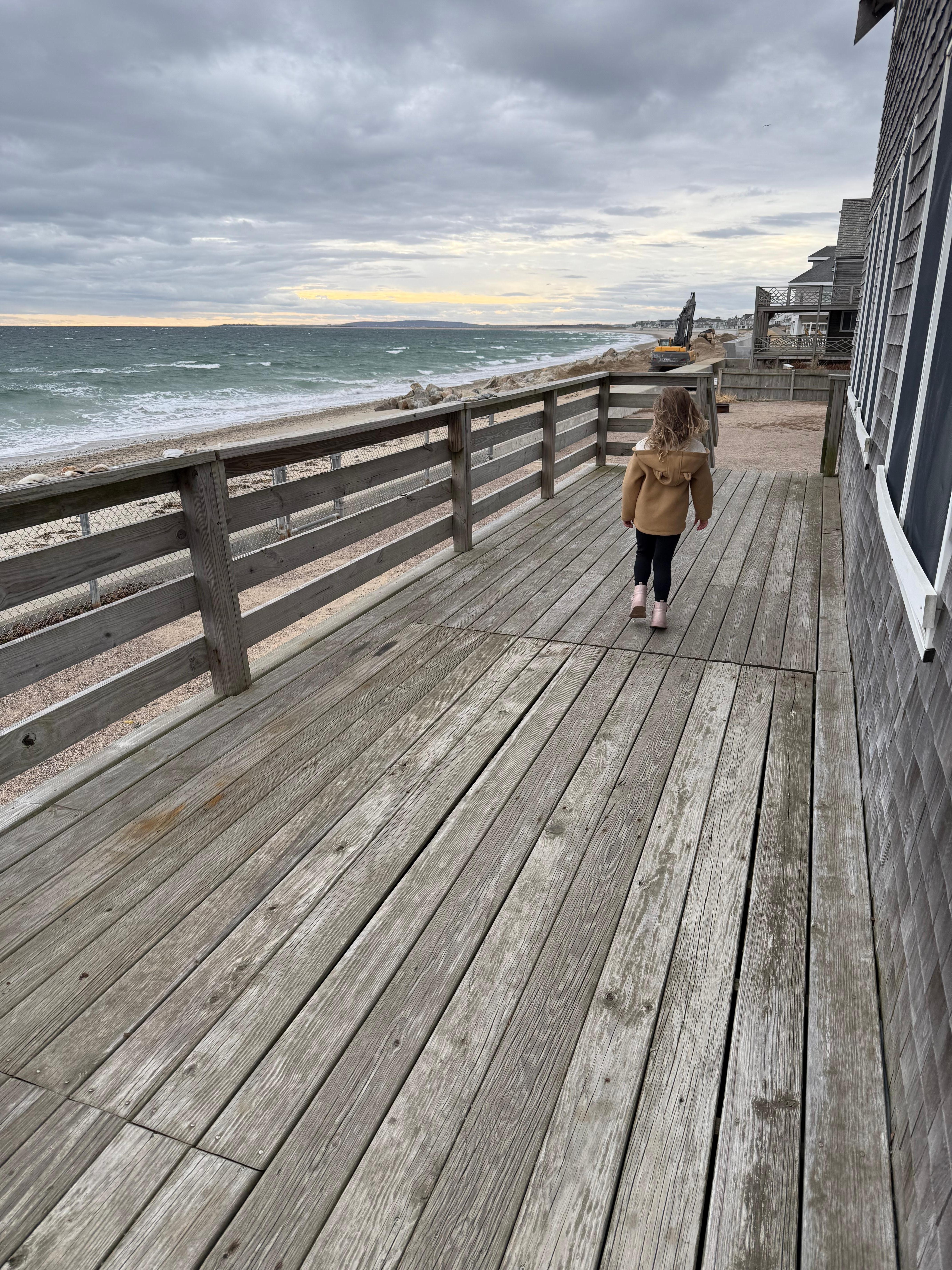 Cute patio overlooking the beach! 